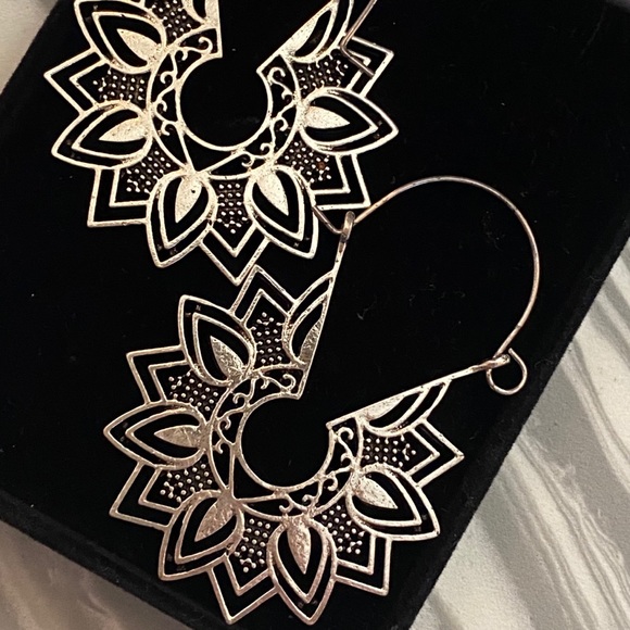 Boho Style Earrings || Gold or Silver✨ - Picture 2 of 2